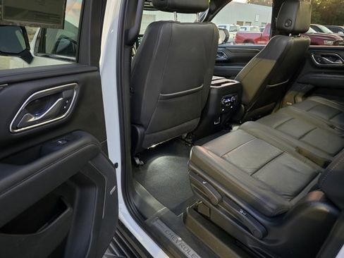 Used 2023 Chevrolet Suburban LT image 30