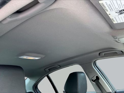 Used 2018 BMW 320i Sedan RWD image 14