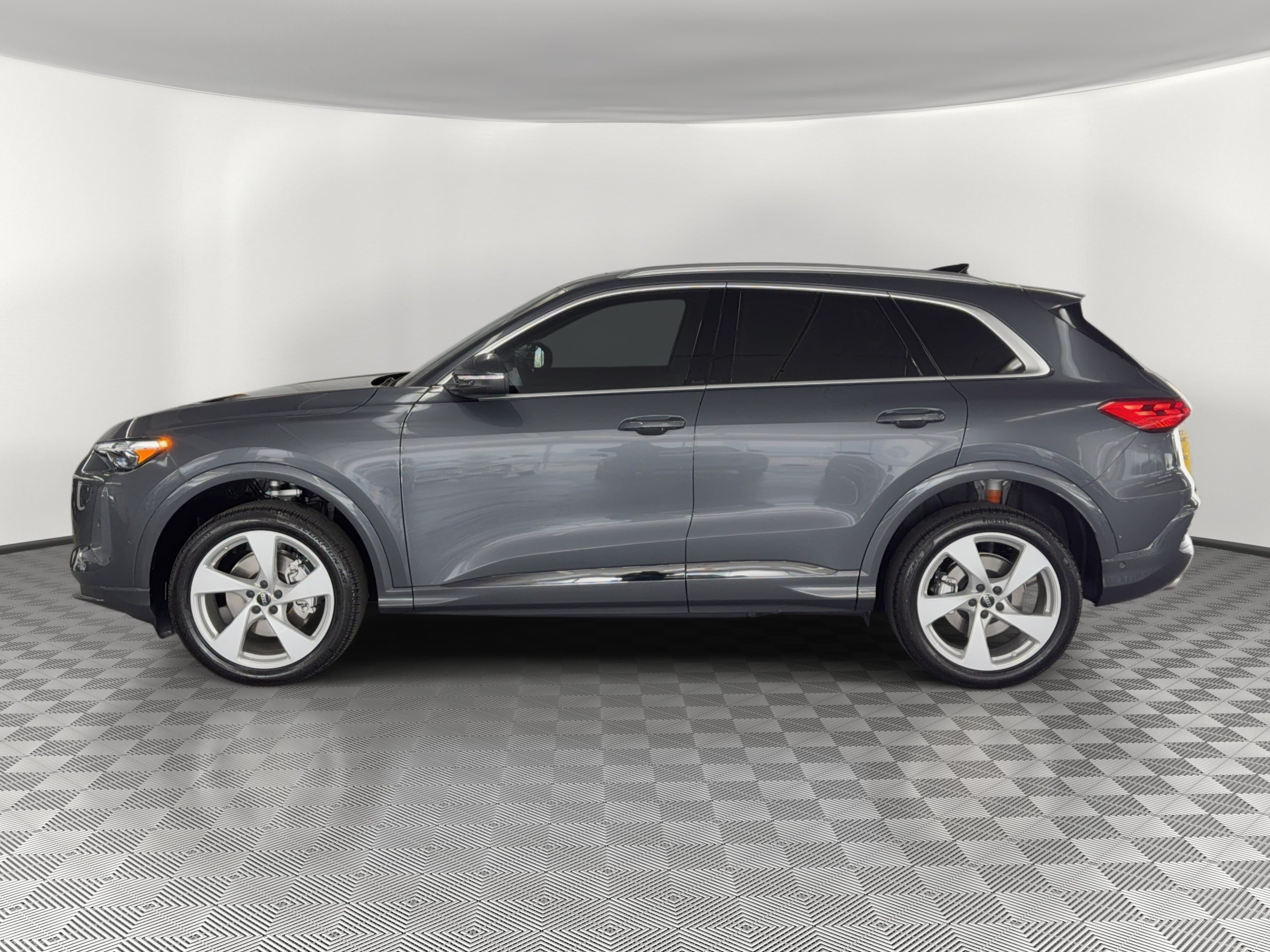 New 2026 Audi Q5 Premium Plus AWD/4WD image 2