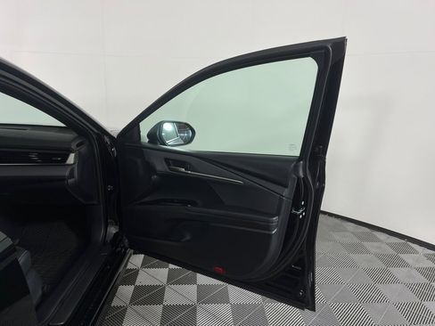 Used 2025 Toyota Camry SE image 30