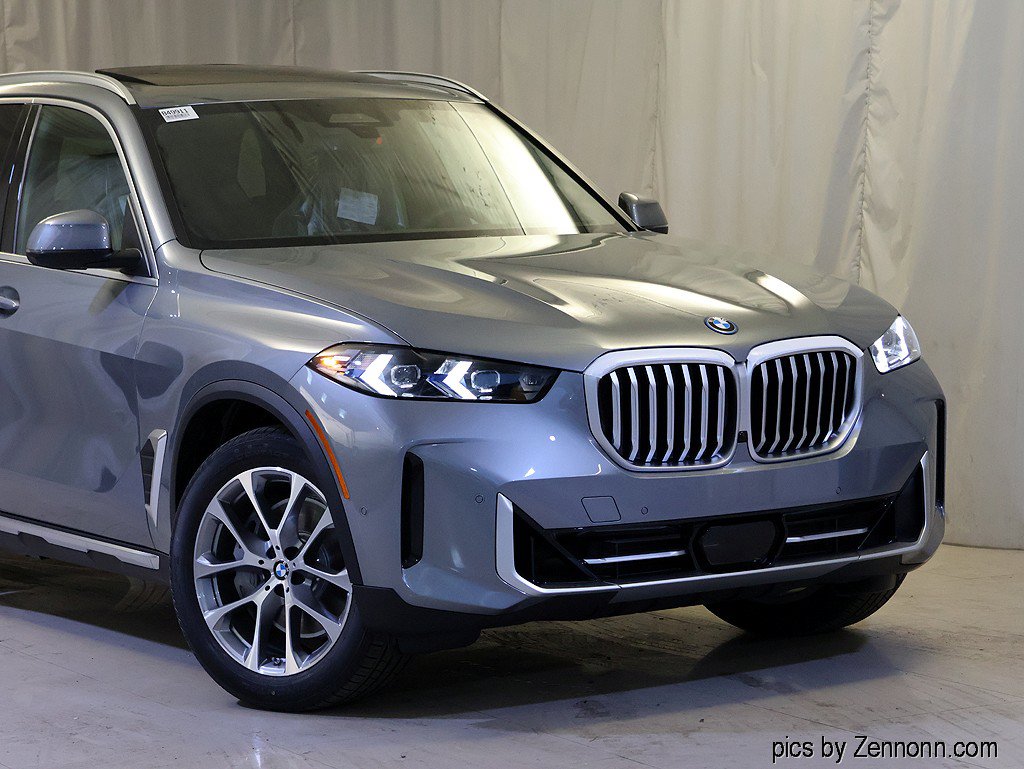 Used 2026 BMW X5 xDrive50e AWD/4WD image 2