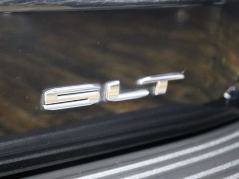 Used 2021 GMC Yukon SLT w/ SLT Premium Package image 24