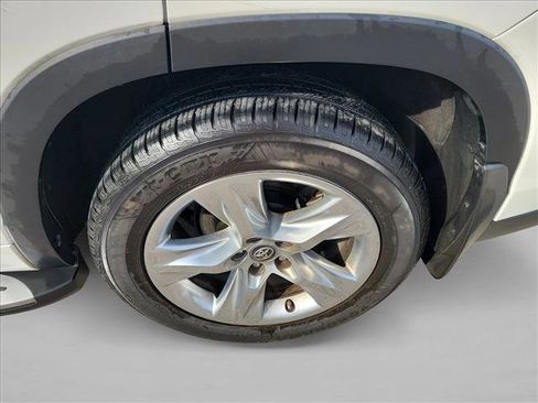 Used 2017 Toyota Highlander Limited image 10