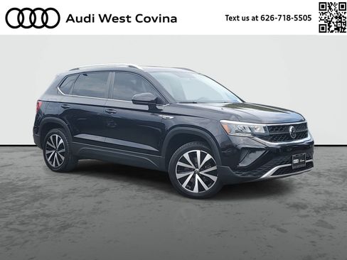 Used 2022 Volkswagen Taos SE FWD image 1