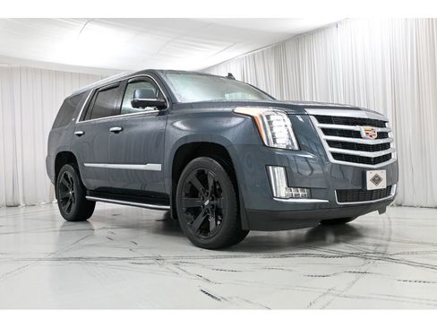 Used 2020 Cadillac Escalade Luxury image 2