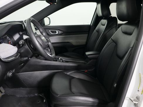 Used 2024 Jeep Compass Latitude AWD/4WD image 14
