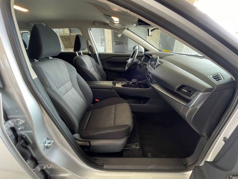 Used 2025 Nissan Rogue SV image 38