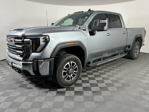 Used 2024 GMC Sierra 2500 SLE w/ SLE Value Package; AWD/4WD image 2
