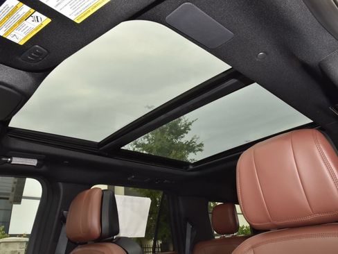 New 2026 Lincoln Navigator Reserve AWD/4WD image 35