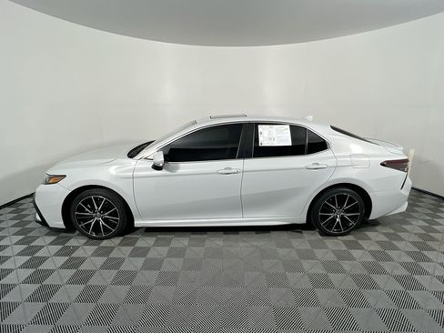 Used 2023 Toyota Camry SE image 6