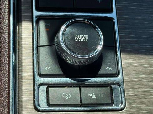 Used 2024 Ford Expedition Limited image 42