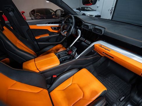 Used 2021 Lamborghini Urus AWD/4WD image 34