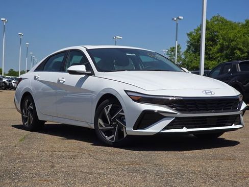 New 2026 Hyundai Elantra Limited FWD image 2
