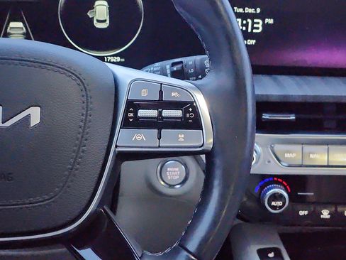 Used 2024 Kia Telluride SX image 16