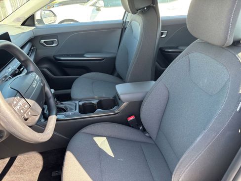 Used 2025 Kia K4 LXS image 28
