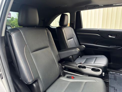 Used 2017 Toyota Highlander Limited FWD image 37