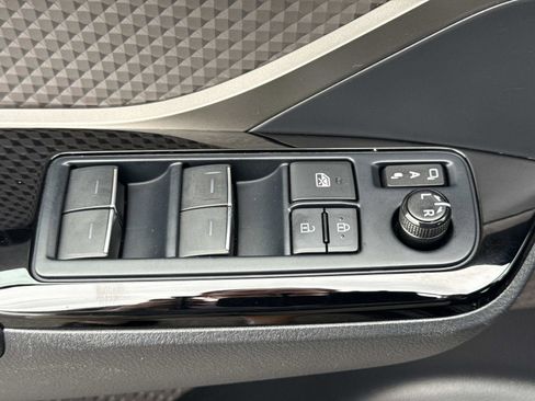 Used 2021 Toyota C-HR Limited image 17