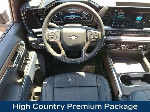 Used 2024 Chevrolet Silverado 2500 High Country w/ High Country Premium Package AWD/4WD image 3