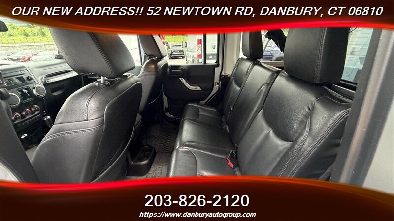 Used 2014 Jeep Wrangler Unlimited Sahara w/ Dual Top Group AWD/4WD image 19