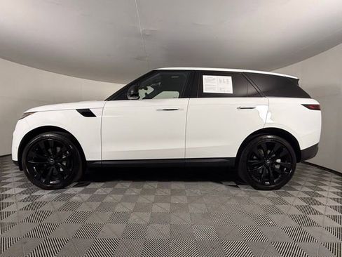 Used 2025 Land Rover Range Rover Sport SE AWD/4WD image 3