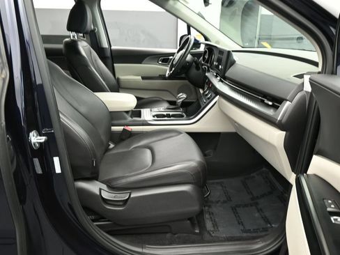 Used 2024 Kia Carnival LX FWD image 42