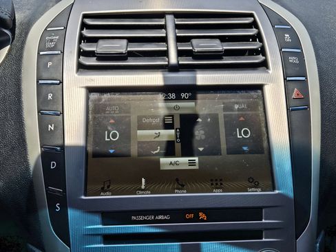 Used 2018 Lincoln MKZ Premiere FWD image 18