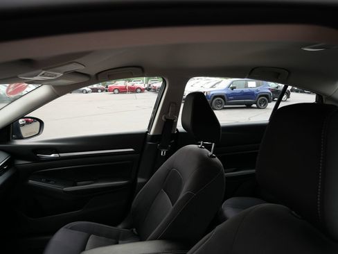 Used 2022 Nissan Altima 2.5 SV AWD/4WD image 11