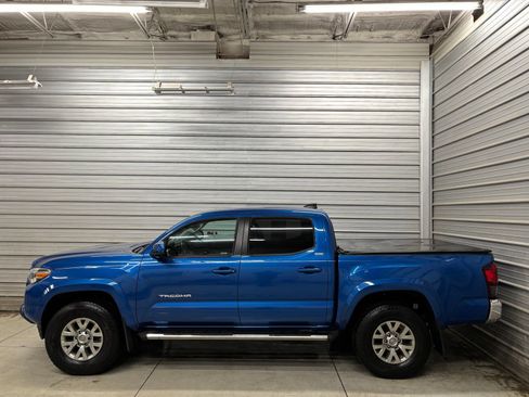 Used 2018 Toyota Tacoma SR5 RWD image 8