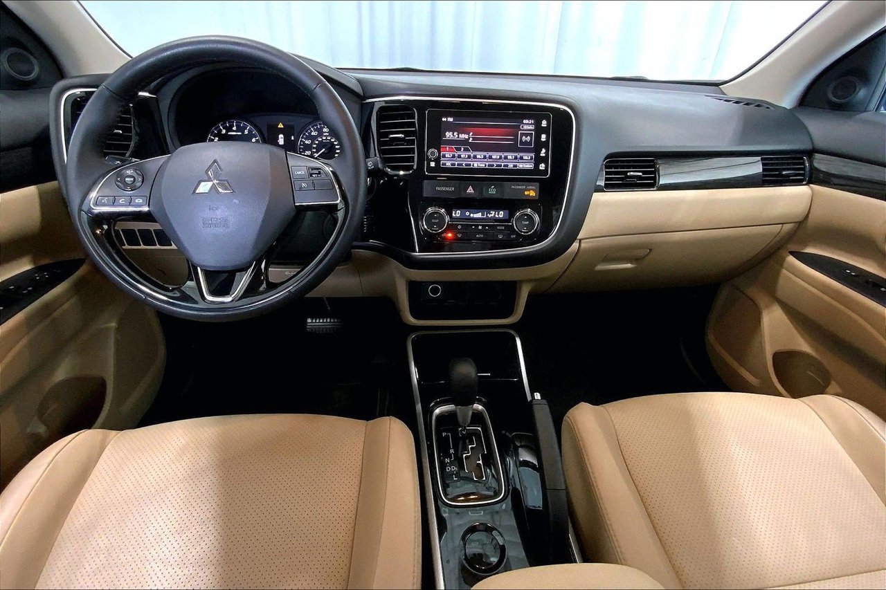 Used 2017 Mitsubishi Outlander SEL FWD image 15