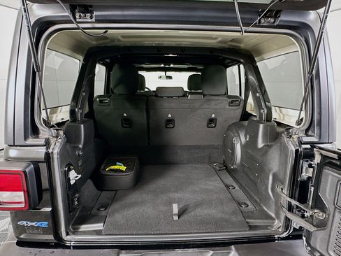 Used 2023 Jeep Wrangler Unlimited w/ Cold Weather Group image 26