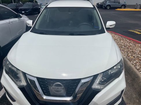 Used 2017 Nissan Rogue S w/ Appearance Package FWD image 2