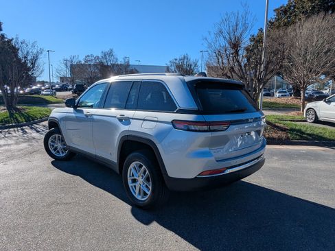 Certified 2023 Jeep Grand Cherokee Laredo X image 7