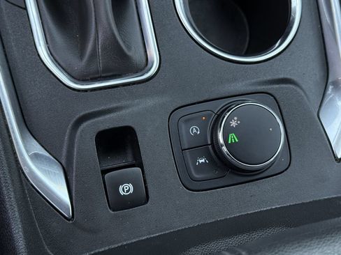 Used 2022 Chevrolet Traverse LT FWD image 20