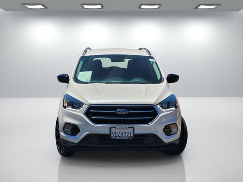 Used 2019 Ford Escape SE FWD image 2