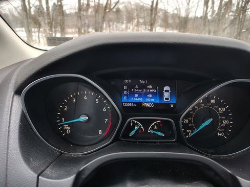 Used 2017 Ford Focus Titanium image 9