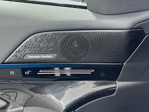 Used 2025 BMW 530i w/ M Sport Package image 19