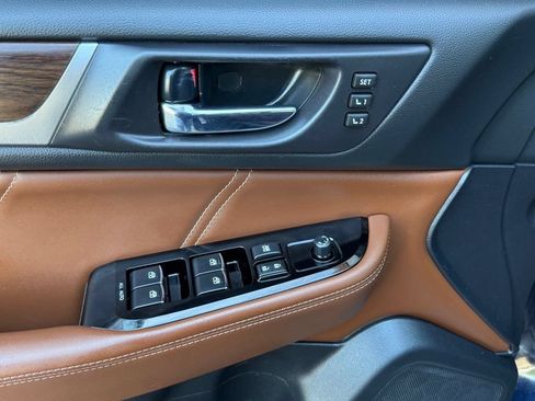 Used 2018 Subaru Outback 3.6R Touring AWD/4WD image 14