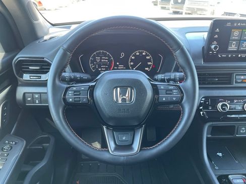 Certified 2025 Honda Pilot TrailSport image 16