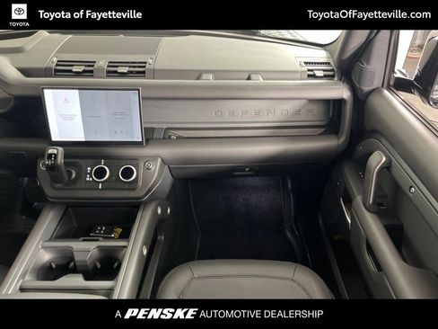Used 2025 Land Rover Defender 130 X-Dynamic SE AWD/4WD image 19