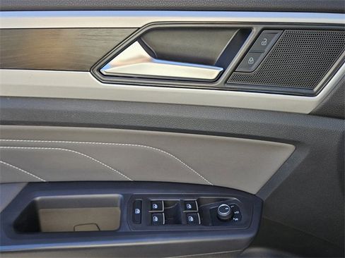 Used 2022 Volkswagen Atlas SE image 30