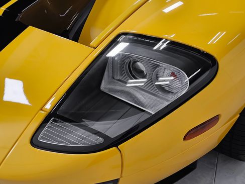Used 2005 Ford GT RWD image 19