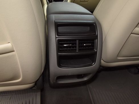 Used 2019 Cadillac XT5 Luxury FWD image 18