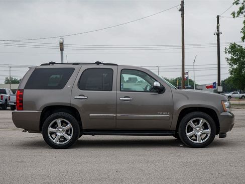 Used 2011 Chevrolet Tahoe LTZ RWD image 4