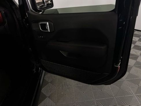 Used 2022 Jeep Wrangler Unlimited Rubicon w/ Cold Weather Group image 17