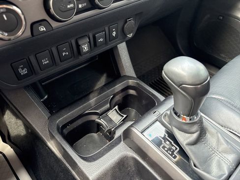 Used 2023 Toyota Tacoma TRD Sport w/ TRD Premium Sport Package AWD/4WD image 31