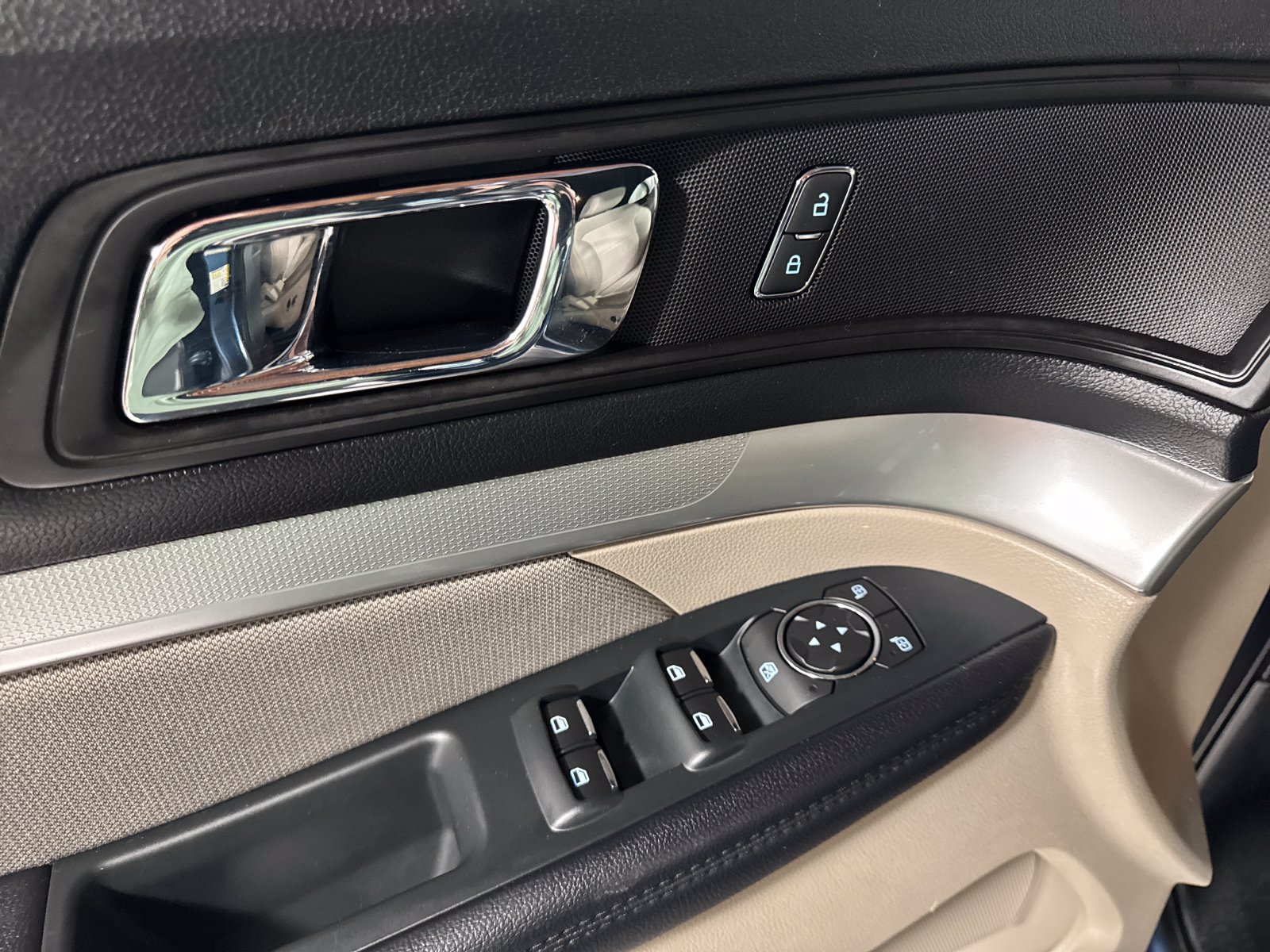 Used 2018 Ford Explorer 4WD image 12