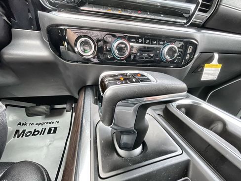 Used 2022 GMC Sierra 1500 SLT w/ SLT Convenience Package image 16