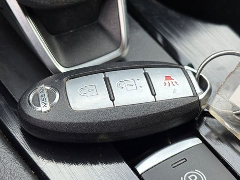 Certified 2021 Nissan Rogue S image 38