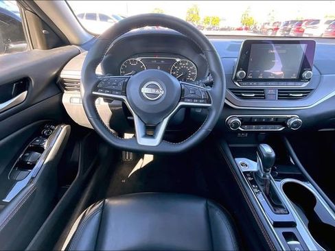 Used 2025 Nissan Altima 2.5 SR image 8