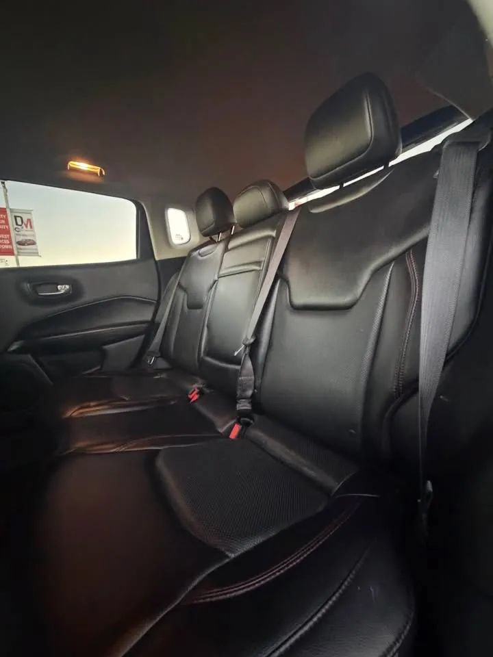 Used 2018 Jeep Compass Trailhawk w/ Leather Interior Group AWD/4WD image 11
